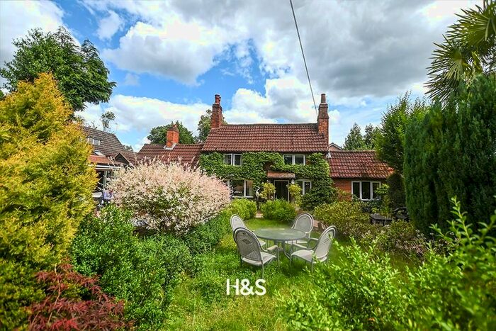 3 Bedroom Cottage For Sale In Bills Lane, Shirley, Solihull, B90