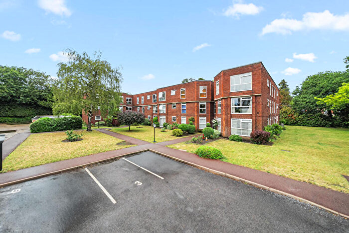 2 Bedroom Apartment For Sale In Ellesmere Road, Weybridge, KT13