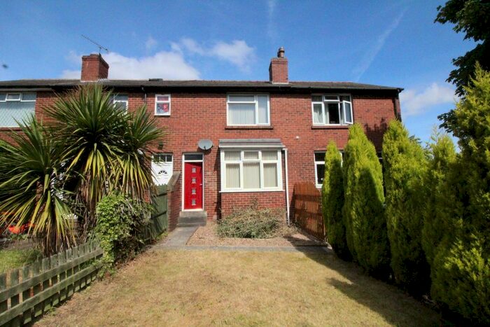 2 Bedroom Town House To Rent In Milroyd Crescent, Birstall, Batley, WF17