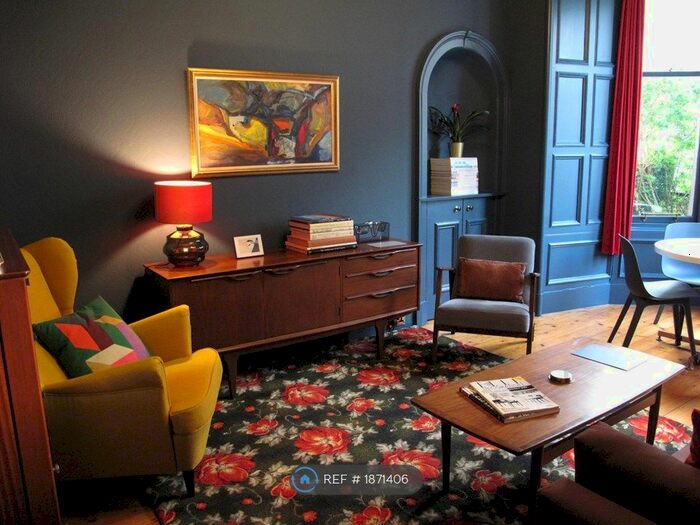 2 Bedroom Flat To Rent In Comely Bank Grove, Edinburgh, EH4