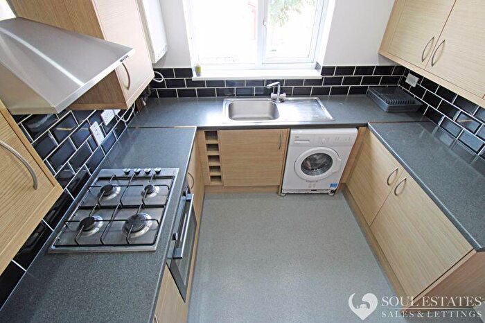 3 Bedroom Flat To Rent In Dudley Port, Tipton, DY4