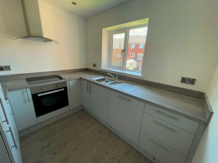 4 Bedroom House To Rent In Leatham Avenue, Rotherham, S61