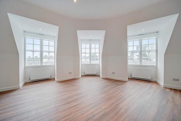 3 Bedroom Apartment To Rent In Bank Chambers, Woking, Surrey, GU21