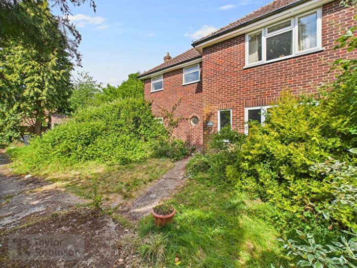 3 Bedroom Detached House For Sale In Chapel Road, Charlwood, RH6