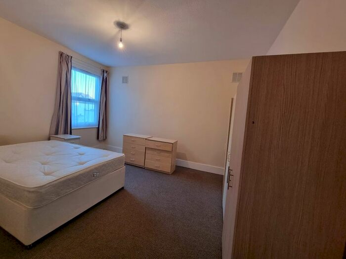 2 Bedroom Flat To Rent In East End Road, London, N2