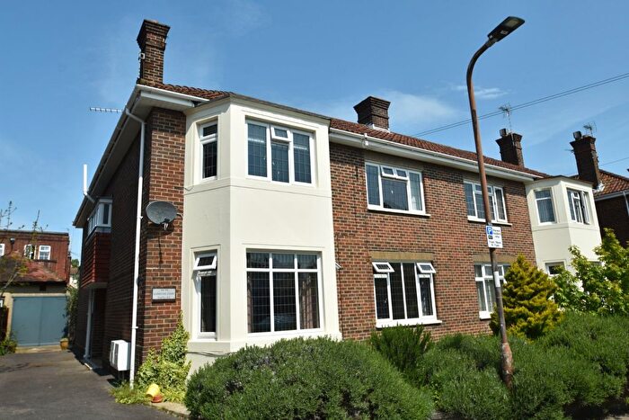 3 Bedroom Flat To Rent In Parkstone Avenue, Southsea, Hampshire, PO4