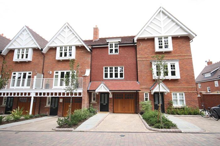 4 Bedroom Town House To Rent In Folly Hill Gardens, Maidenhead, Berkshire, SL6
