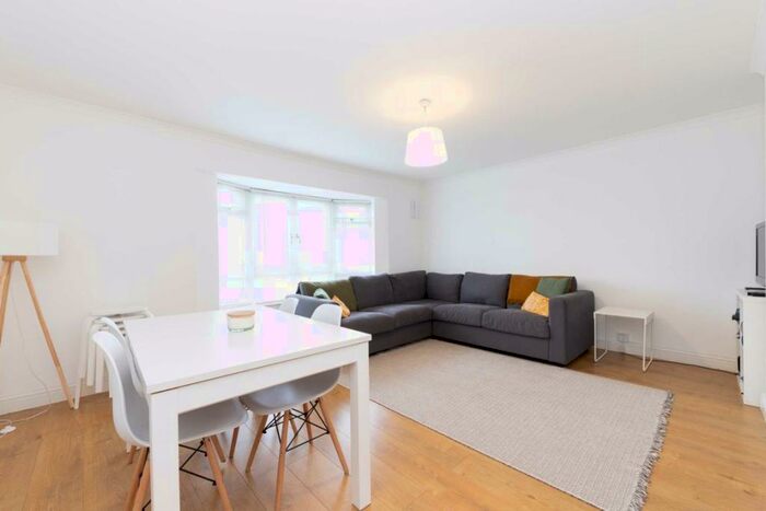 3 Bedroom Flat To Rent In Albert Close, London, N22