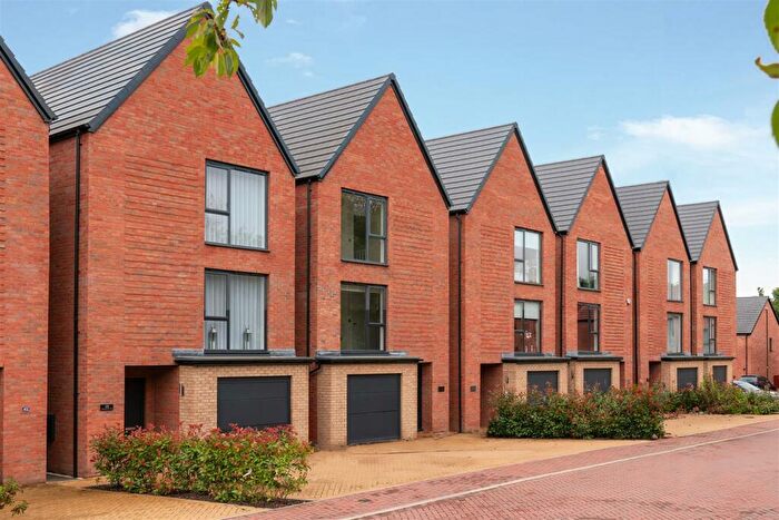 3 Bedroom Detached House To Rent In Woodcote Way, Chesterfield, S40