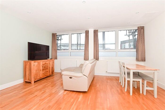 2 Bedroom Flat For Sale In London Road, East Grinstead, West Sussex, RH19