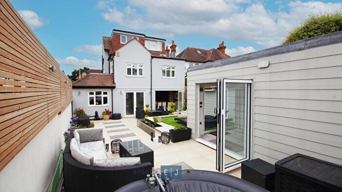 4 Bedroom Detached House For Sale In Monkhams Avenue, Woodford Green, IG8