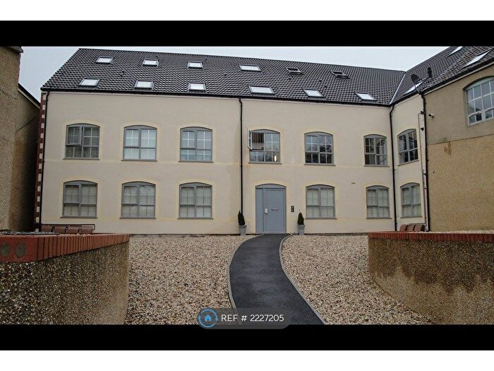 2 Bedroom Flat To Rent In Fountain Mill, Bristol, BS5