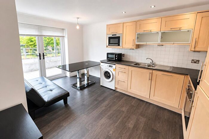 3 Bedroom Flat To Rent In Lightship Way, Colchester, CO2