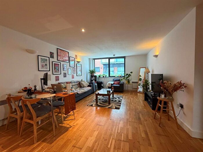 2 Bedroom Apartment To Rent In Advent, Isaac Way, Ancoats, M4