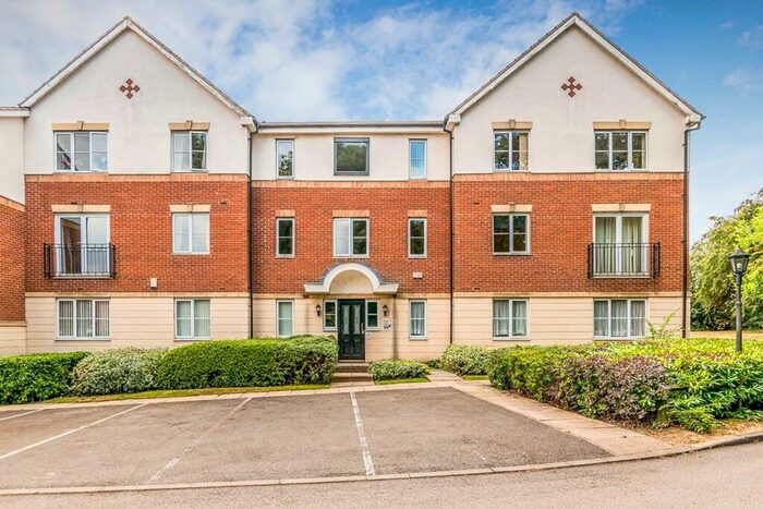 2 Bedroom Apartment To Rent In Victoria Court, Leeds, LS15