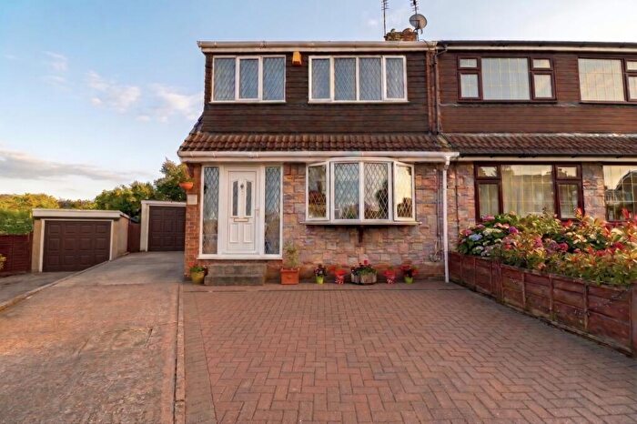 3 Bedroom Semi-Detached House For Sale In Earlswood Crescent, Kippax, Leeds, West Yorkshire, LS25