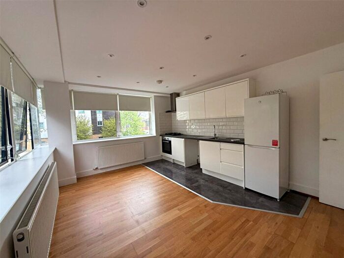 2 Bedroom Flat To Rent In London Road, Bracknell, Berkshire, RG12