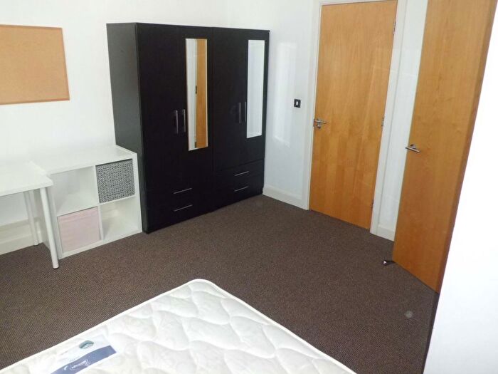2 Bedroom Flat To Rent In Bristol Road, Selly Oak, Birmingham, B29