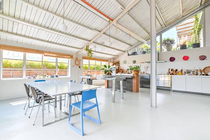 5 Bedroom Penthouse To Rent In Wotton Road, Gladstone Park, NW2