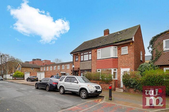 3 Bedroom Semi Detached House To Rent In Southern Road, Plaistow, E13