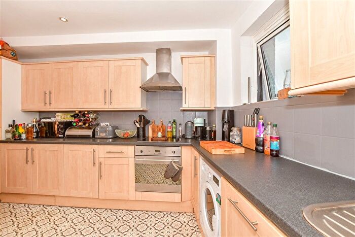 2 Bedroom Flat For Sale In Nevill Street, Tunbridge Wells, Kent, TN2
