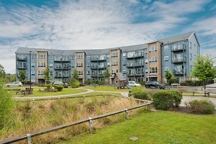 2 Bedroom Flat To Rent In Chalcraft Court, Kennett Lane, KT16