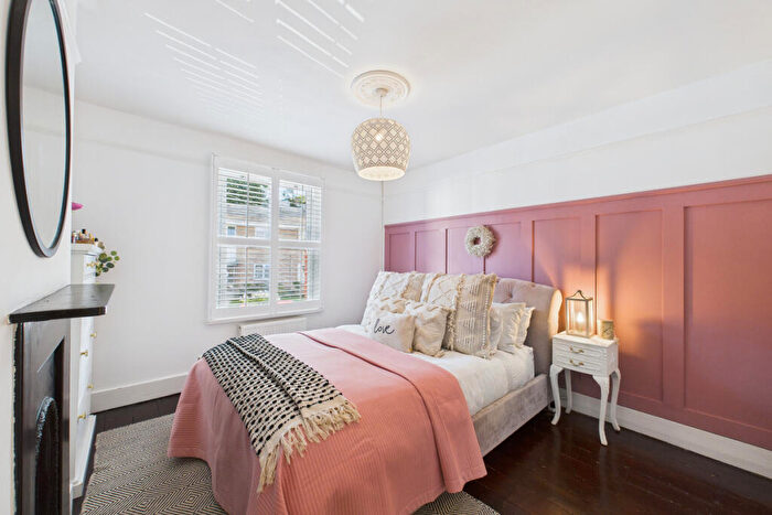 2 Bedroom Cottage For Sale In Crescent Road, Hemel Hempstead, HP2