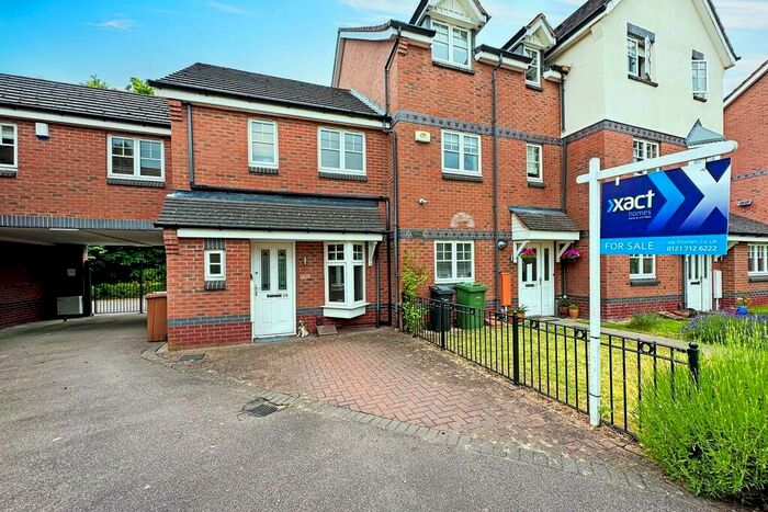 3 Bedroom End Of Terrace House To Rent In Thorpe Court, B91