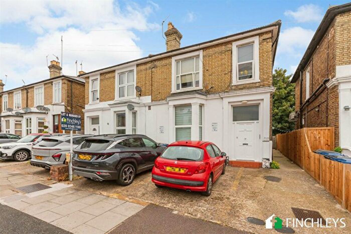 Flat To Rent In Lichfield Grove, Finchley Central, N3