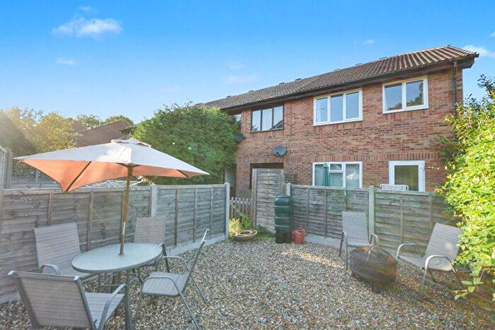 1 Bedroom Apartment For Sale In Weydon Lane, Farnham, Surrey, GU9