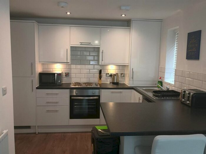 2 Bedroom Flat To Rent In Mount Road, Levenshulme, Manchester, M19