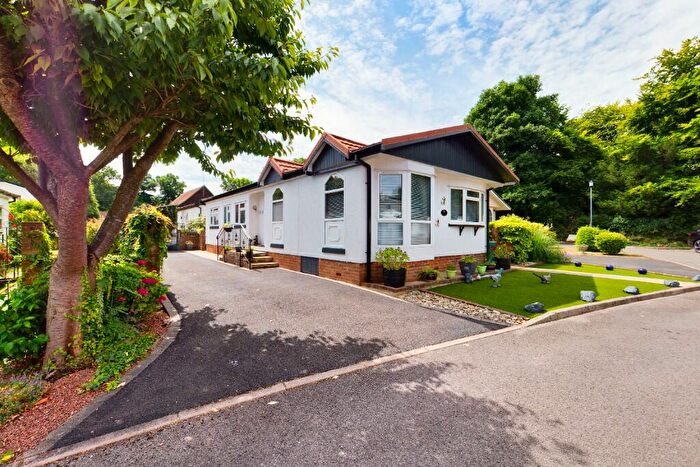 2 Bedroom Park Home For Sale In Barn Close, Boxhill Road, KT20