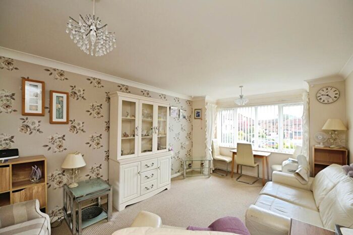 1 Bedroom Apartment For Sale In Anglia Court, Dagenham, RM8