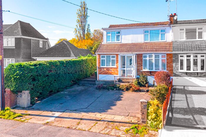 3 Bedroom Semi Detached House For Sale In Plumberow Avenue, Hockley, SS5