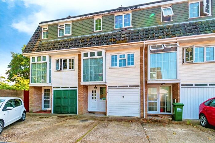 3 Bedroom Terraced House For Sale In Mark Close, Southampton, SO15