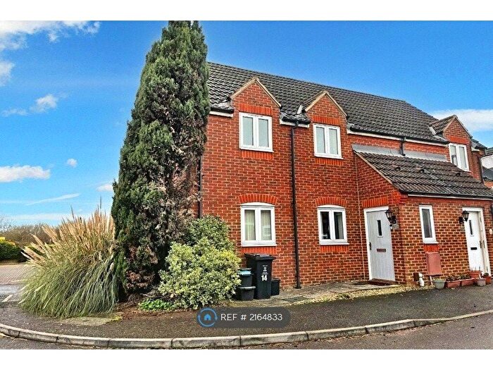 2 Bedroom Maisonette To Rent In Darling Close, Swindon, SN3