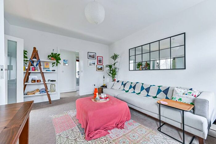 2 Bedroom Flat To Rent In Shepherdess Walk, Angel, London, N1