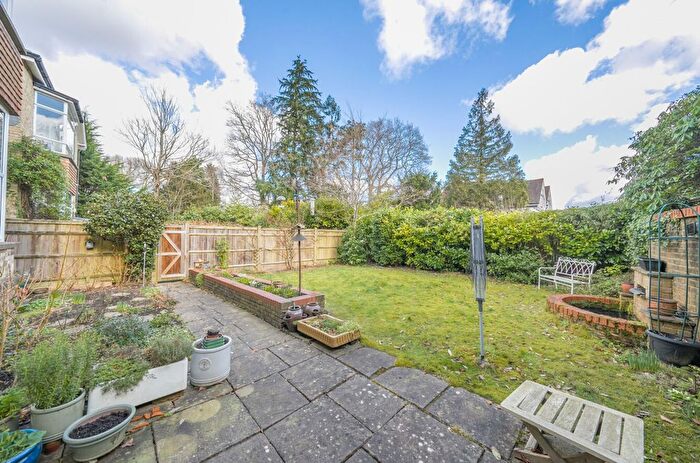 2 Bedroom Flat For Sale In Frant Road, Tunbridge Wells, TN2