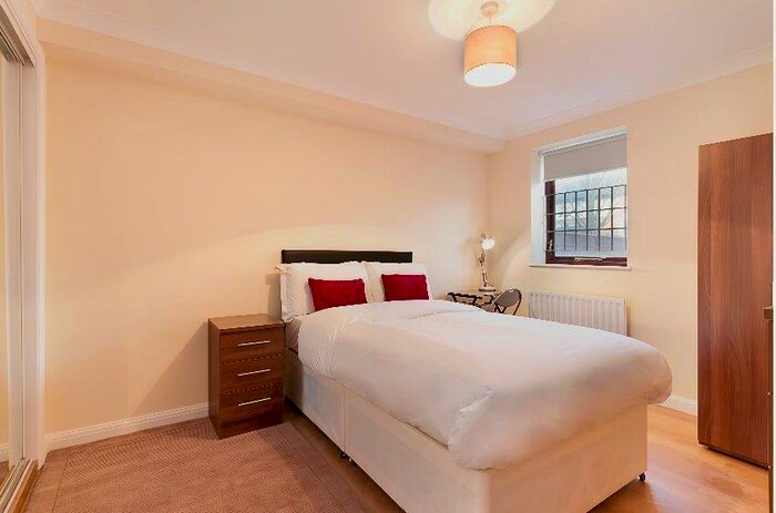 Detached House To Rent In Plover Way, Surrey Quays, SE16