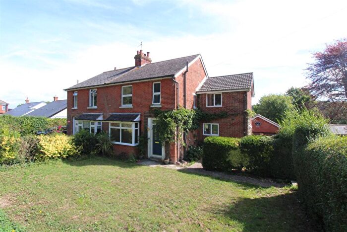 4 Bedroom Semi-Detached House For Sale In Watergate Road, Newport, PO30