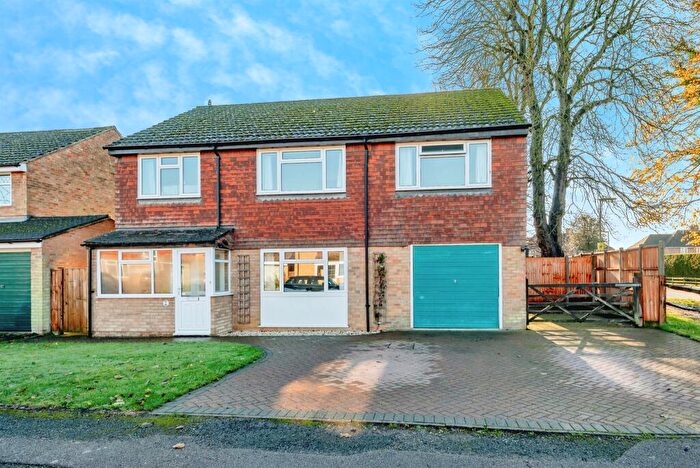 5 Bedroom Detached House For Sale In Wesley Close, Horley, RH6