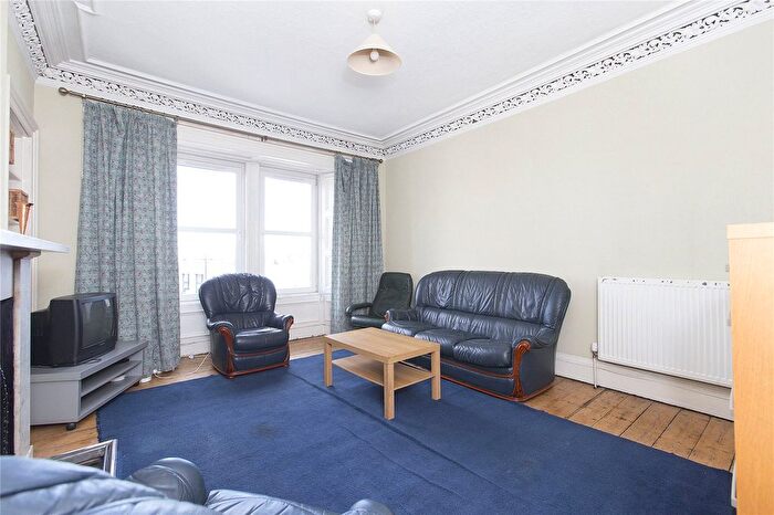 2 Bedroom Flat To Rent In Caledonian Place, Edinburgh, EH11