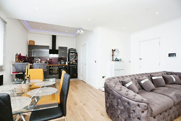 2 Bedroom Flat To Rent In Park View, Welling, DA16