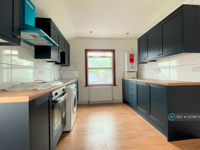 3 Bedroom Flat To Rent In Grove Road, London, E17