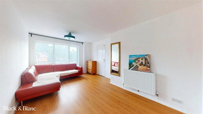 3 Bedroom Apartment To Rent In High Street, West Wickham, BR4