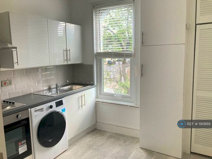 2 Bedroom Flat To Rent In Parchmore Road, Thornton Heath, CR7