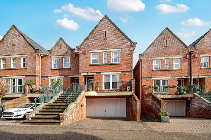 3 Bedroom End Of Terrace House For Sale In Pinel Close, Virginia Water, GU25