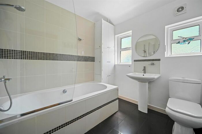 3 Bedroom End Of Terrace House For Sale In Court Way, Acton, London, W3