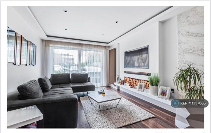 2 Bedroom Flat To Rent In Rotherhithe Street, London, SE16