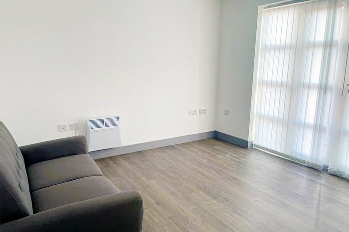 2 Bedroom Apartment To Rent In Reeds Lane, CH46